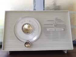 old 5 tube General Electric radio