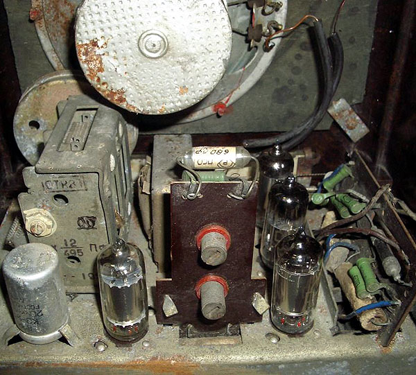 noise and crackling in an old radio