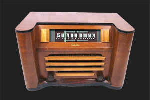 Silvertone wood table radio